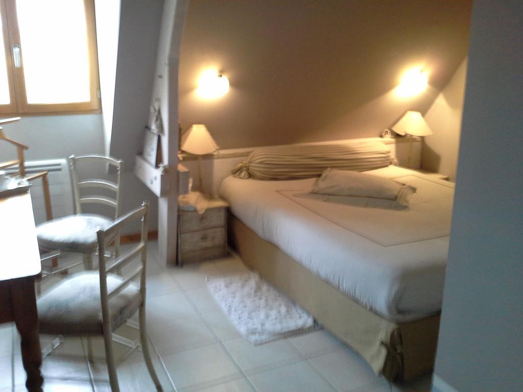 Chambres D'Hotes Au Temps Des Cerises Jumieges Exterior photo