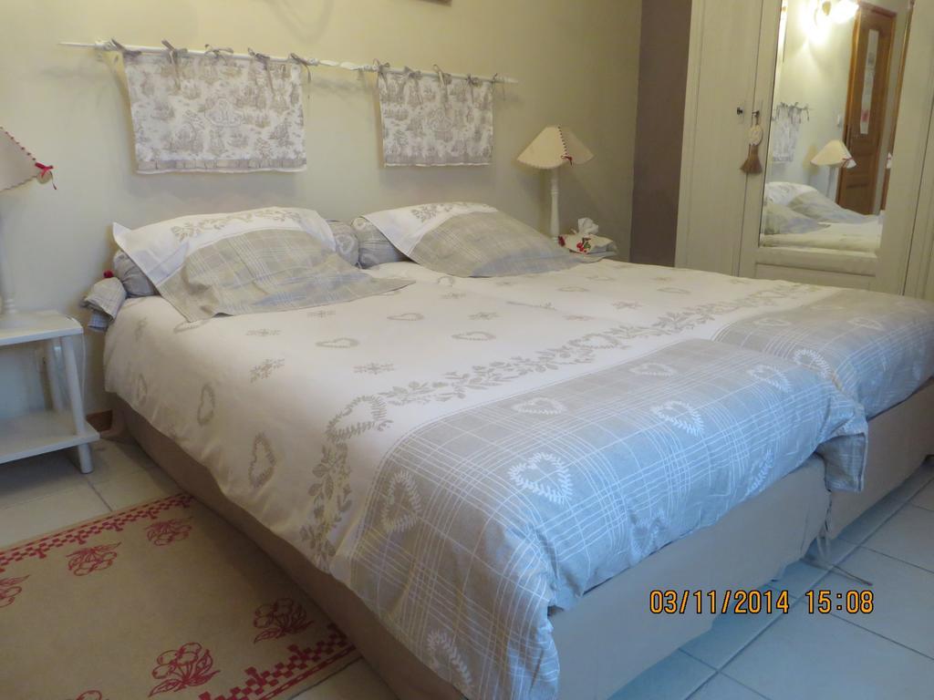 Chambres D'Hotes Au Temps Des Cerises Jumieges Room photo