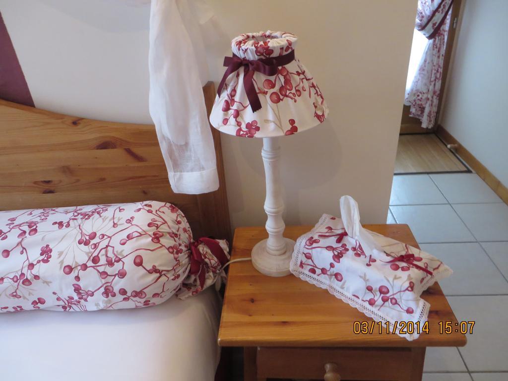 Chambres D'Hotes Au Temps Des Cerises Jumieges Room photo