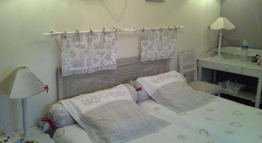 Chambres D'Hotes Au Temps Des Cerises Jumieges Room photo